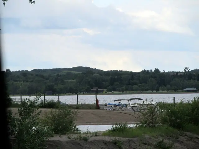 Jackfish Lake shoreline with pontoon boat at Aquadeo